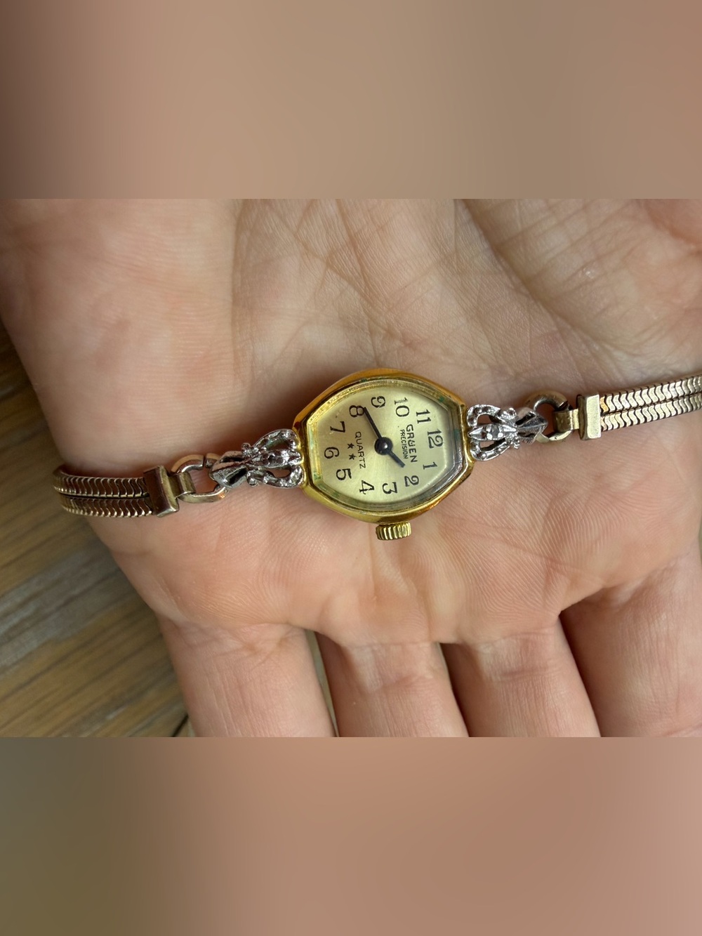 Vintage 10k Classic Ladies Gold-Tone Bracelet Watch with Decorative Links